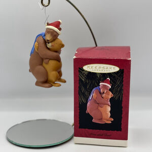 Vintage 1996 Hallmark Keepsake Mom and Dad Bears QX5821 Hugging Candy Cane